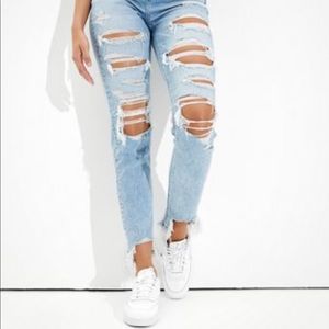 American Eagle Outfitters Mom Jean size 4